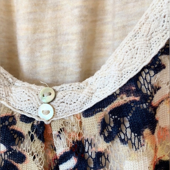 L/G Xhilaration Keyhole Floral Crochet Tank Top - Picture 2 of 5